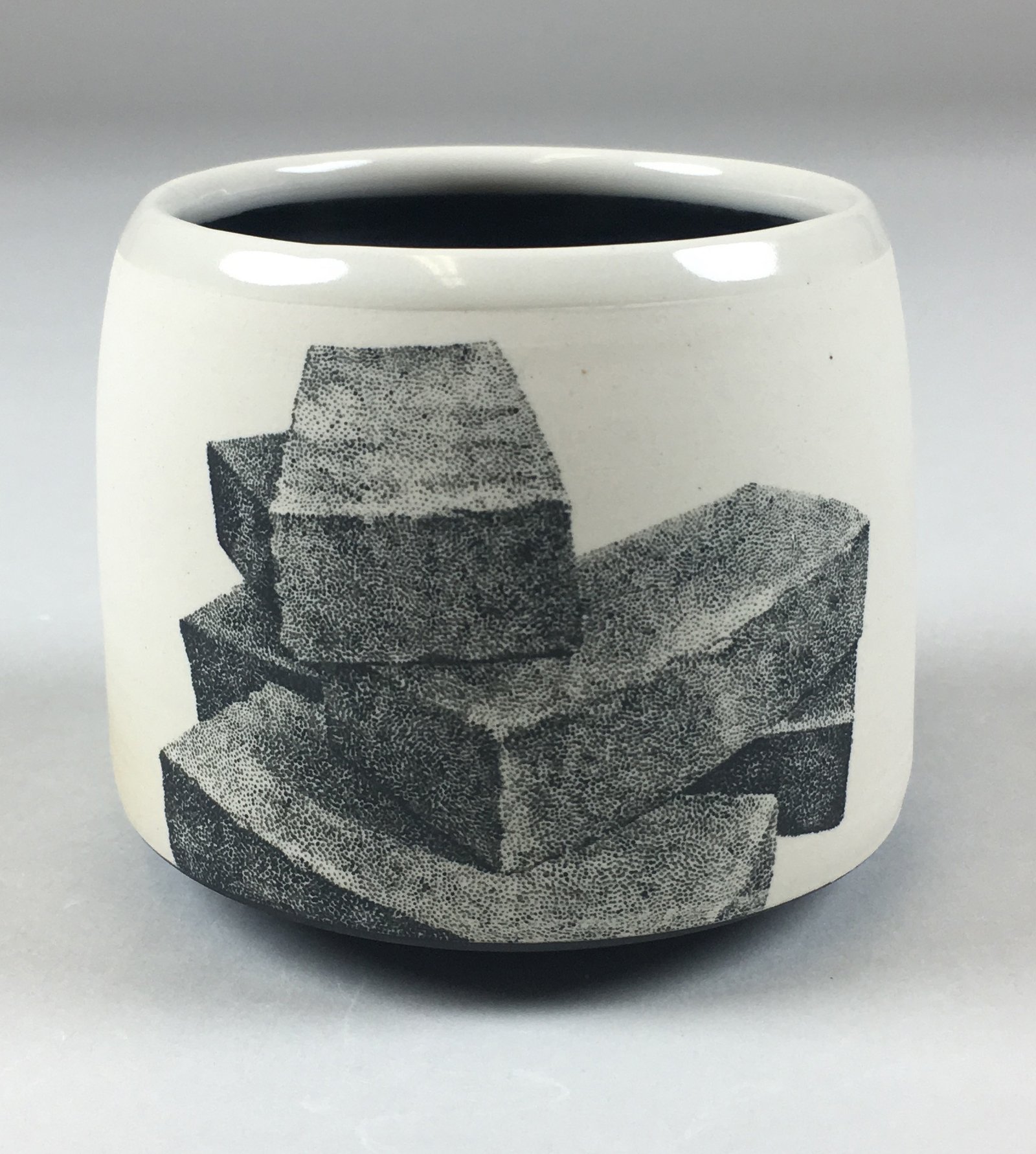 Juan Barroso. Bricks – Porcelain, underglaze, hand-painted using pointillism, fired to cone six in oxidation atmosphere. Photo credit: Barroso.