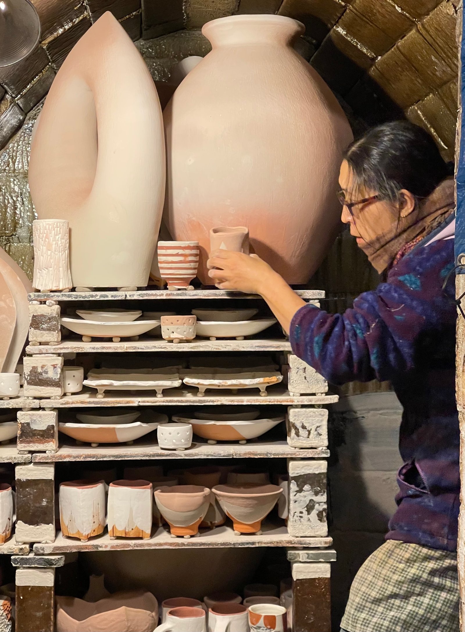 Hitomi loading the second chamber in the Touya kiln. Hitomi loading the second chamber in the Touya kiln.