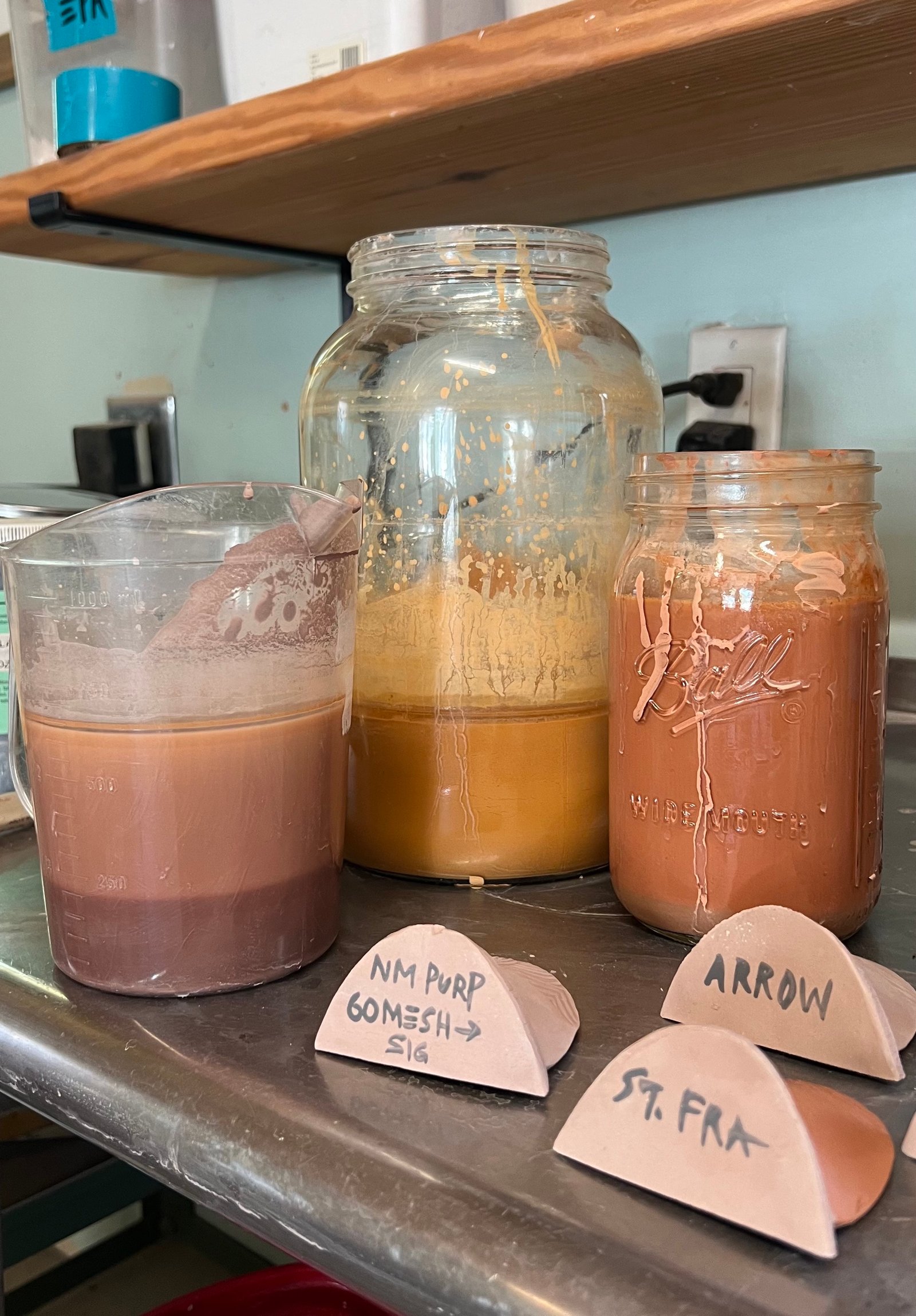 Sig Jars. Examples of the different ways layers form in deflocculated wild clay solutions. New Mexico, Tennessee, and Louisiana (L to R). Sig Jars. Examples of the different ways layers form in deflocculated wild clay solutions. New Mexico, Tennessee, and Louisiana (L to R).