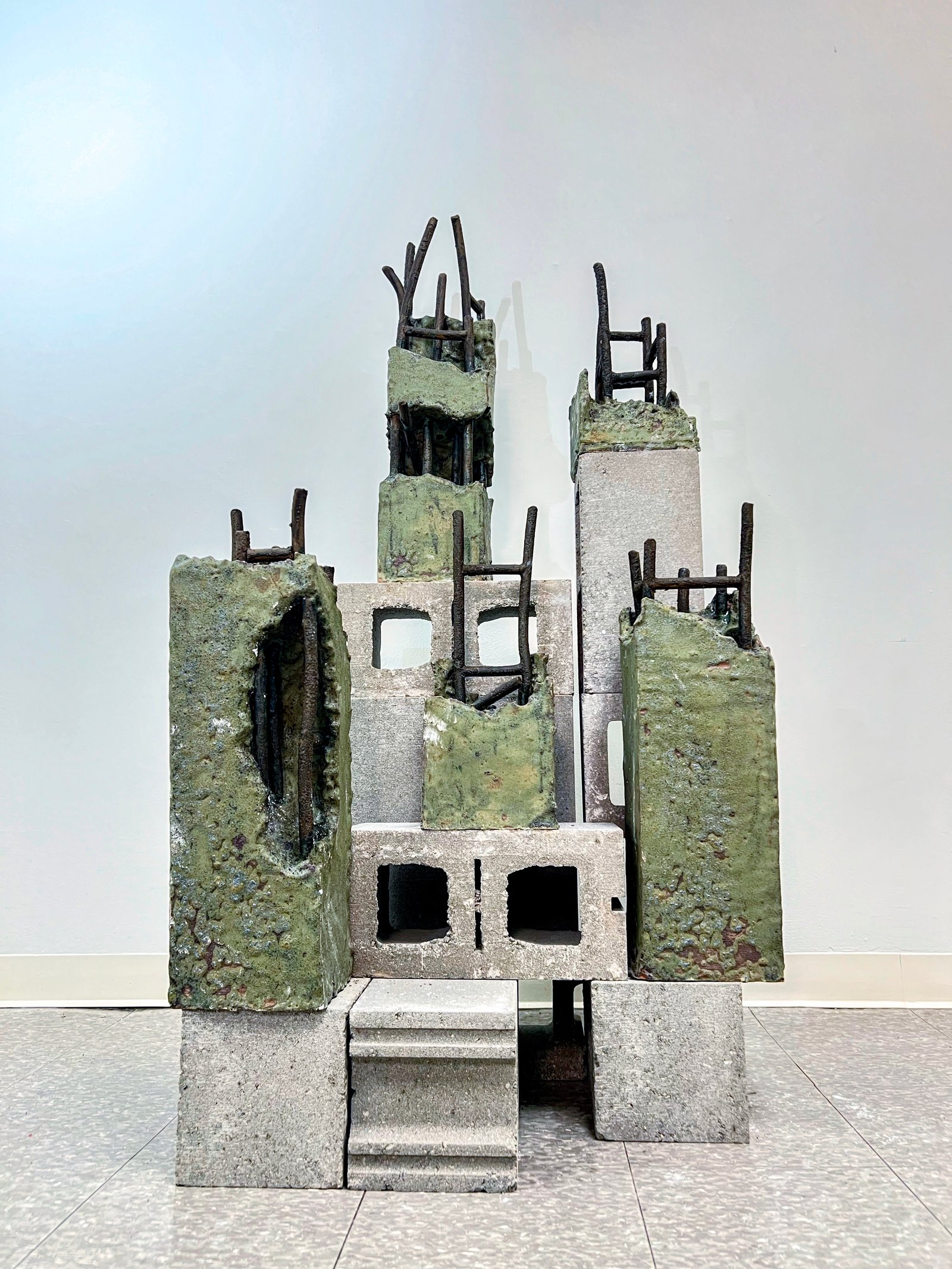 Rosemond Nyamewaa Van-Ess, “Strength of a Woman”, 2025, earthenware clay, lava glaze and beads glaze, 32” x 16” x 18”, Photo credits: Ross Junior Owusu. Rosemond Nyamewaa Van-Ess, “Strength of a Woman”, 2025, earthenware clay, lava glaze and beads glaze, 32” x 16” x 18”, Photo credits: Ross Junior Owusu.