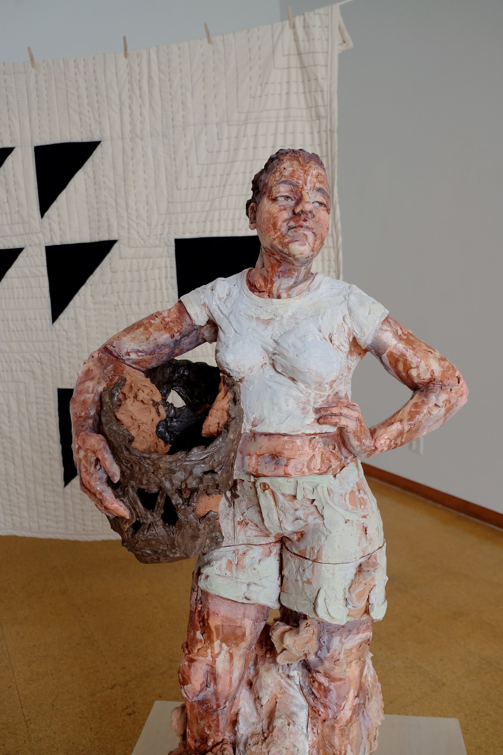 Sorrel Stone, si fuéramos pájaros//we were birds, 2025, earthenware, slip, glaze, pastel, textile