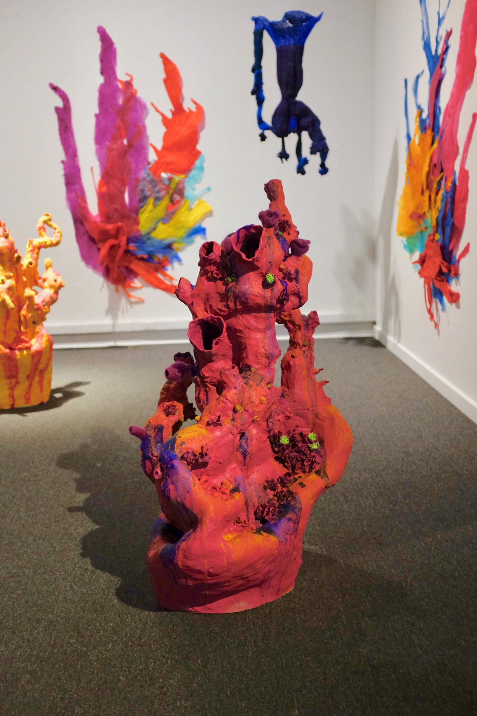 Adaptive Cycles (installation detail), pigmented abaca, ceramic, wool, 3D-pen, spray paint, 2019