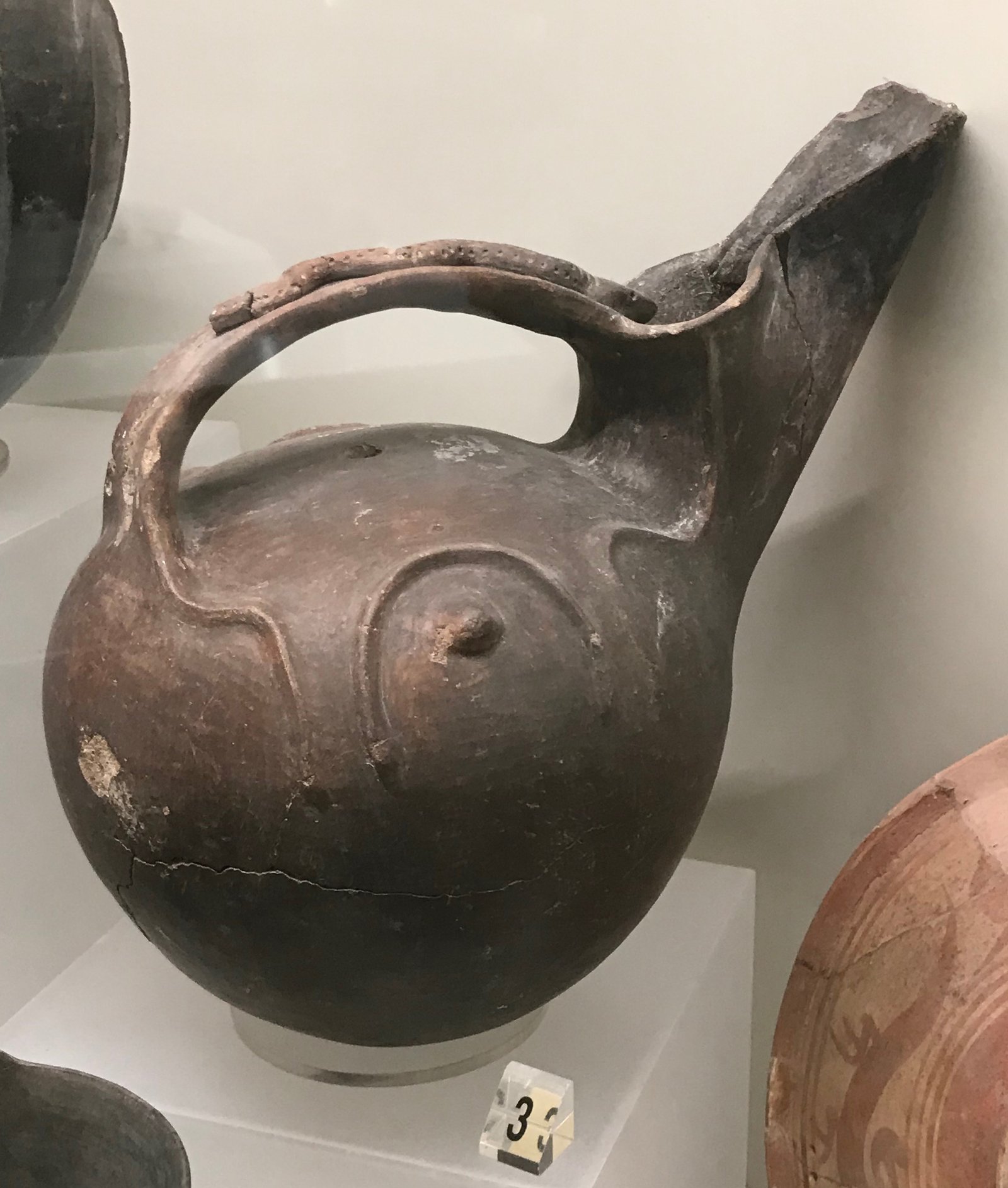 Etruscan Impasto jug with beaked spout, from Cerveteri, 710 – 680 BCE, Villa Giulia National Etruscan Museum, Rome. Photo credit: Margaret Bohls